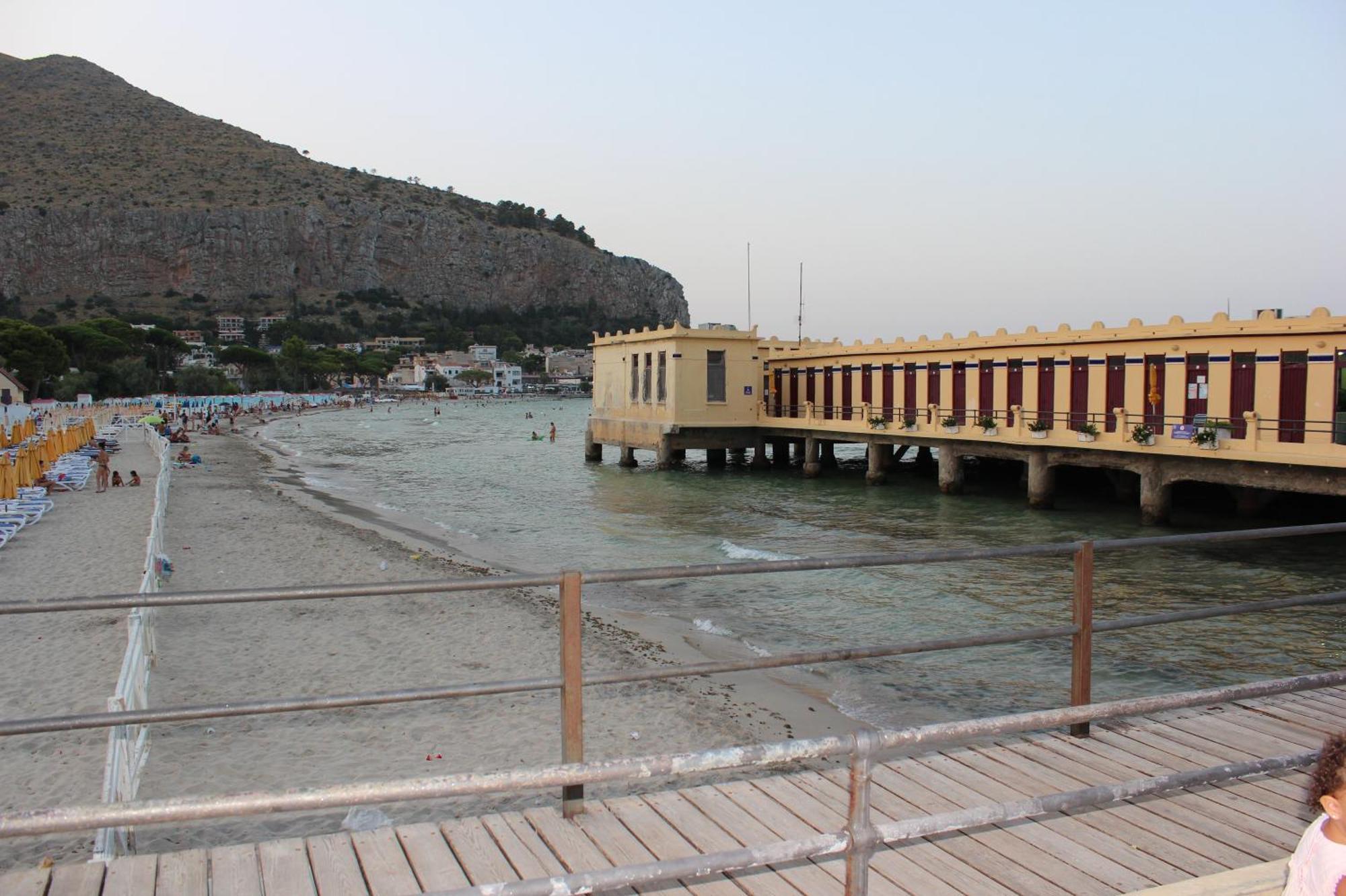 Appartamento Stazione Centrale Palermo Bagian luar foto